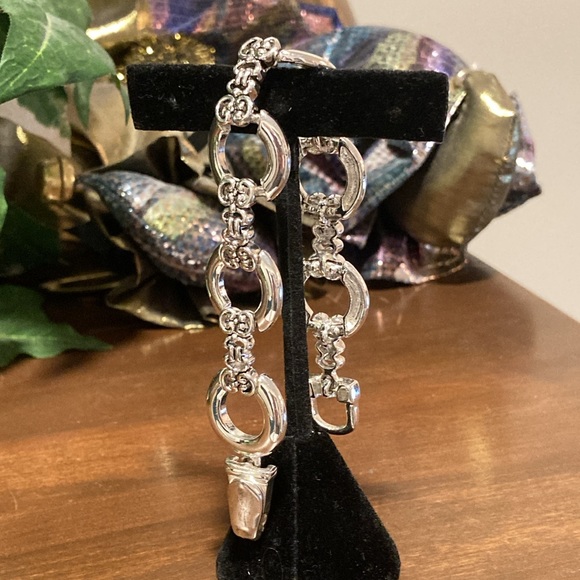 Round Open Link Silvertone Filigree Spacer Magnetic Fold Over Clasp Bracelet - Picture 10 of 15